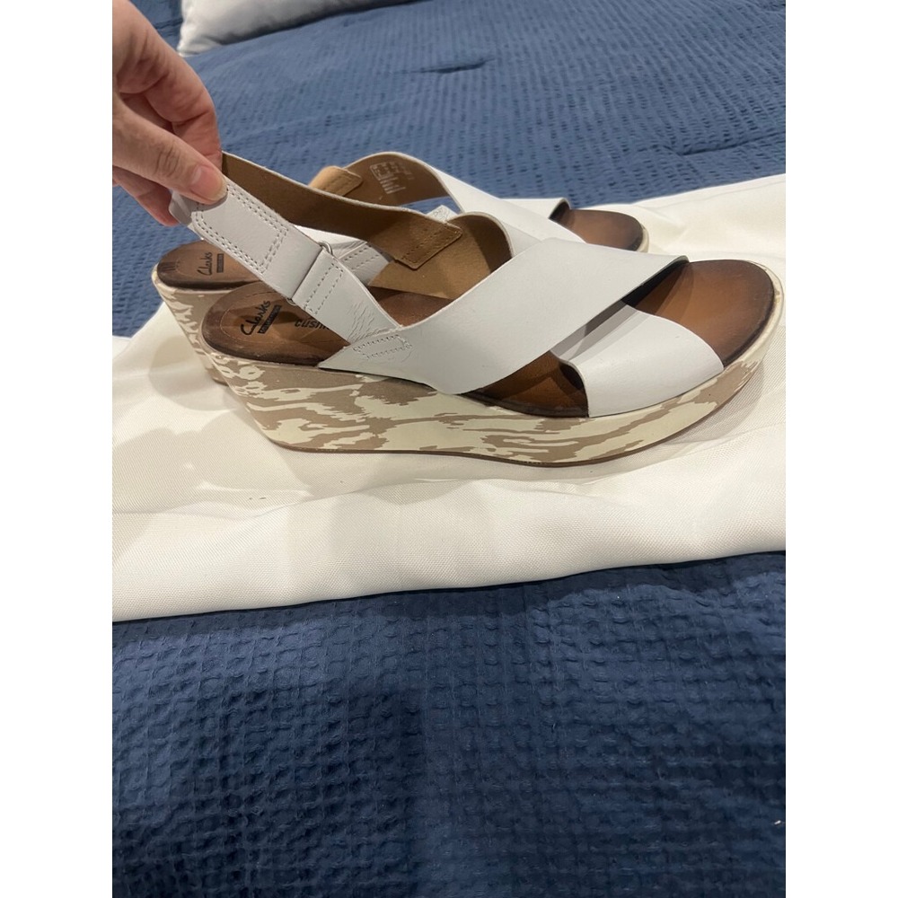 Clark's stasha press sling back Sandlas in size 10 white